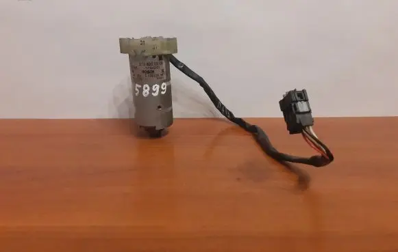 Mercedes-Benz E W210 Seat adjustment motor 2108200208 5899