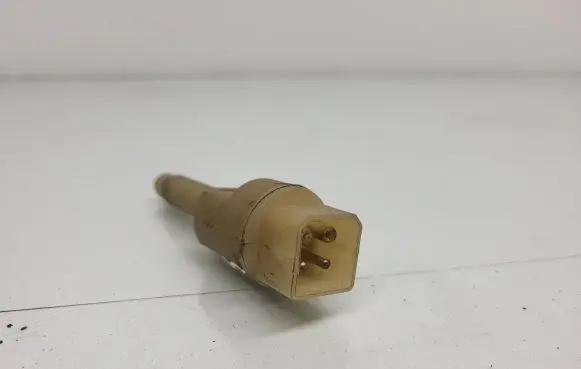 Volkswagen PASSAT B5 Brake pedal sensor switch 4A0945515A
