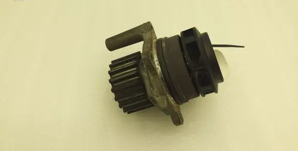 Volkswagen PASSAT B7 Water pump 03L121031B