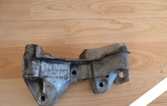 Citroen Xsara Picasso Engine mounting bracket