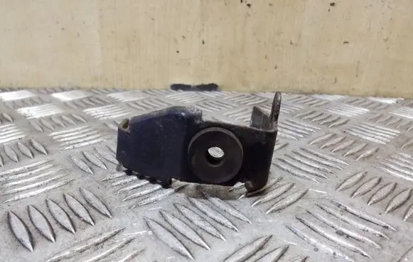 Nissan Qashqai Radiator mount bracket