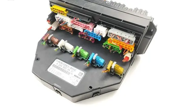 Mercedes-Benz C W204 Fuse module A2049009401