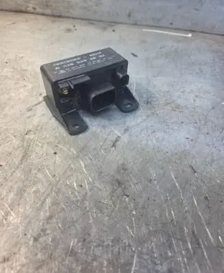 Mercedes-Benz A W168 Glow plug pre-heat relay 0255452832 899075000 899025000