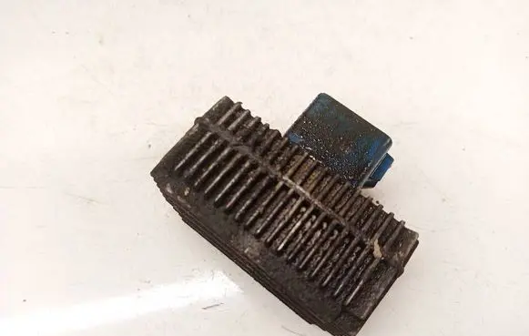 Opel Astra H Glow plug pre-heat relay 55353011