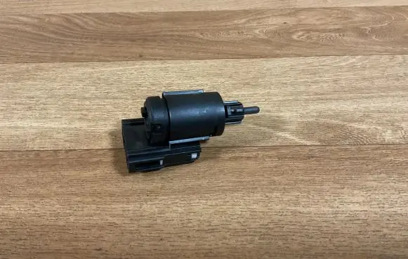 Audi A6 S6 C6 4F Brake pedal sensor switch 3B0945511C 19322010 09556