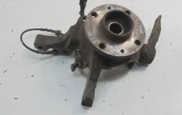 Renault Clio III Front wheel hub spindle knuckle 