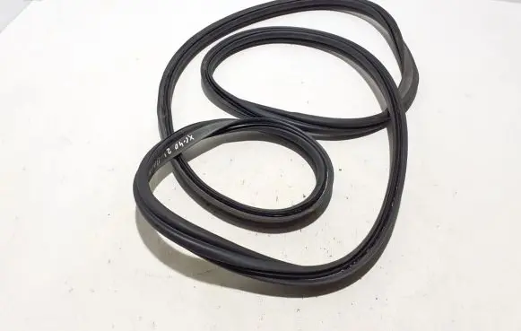 Trunk rubber seal (body)