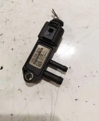 Volkswagen Golf V Exhaust gas pressure sensor 076906051A 05099203 1610TN3