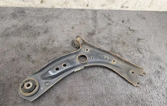 Volkswagen Golf VII Front lower control arm/wishbone 5Q0407151R