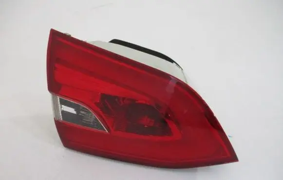 Tailgate rear/tail lights