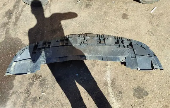 Renault Trafic III (X82) Front bumper skid plate/under tray 214772809R