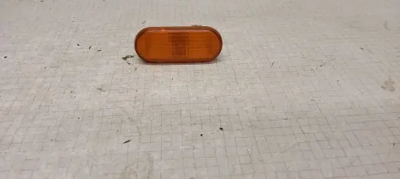 Volkswagen Golf III Front fender indicator light 3A0949117A 858049