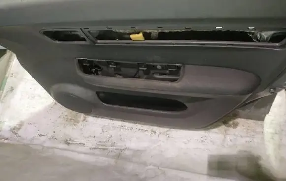 Suzuki Swift I Front door card panel trim