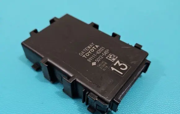 Toyota RAV 4 (XA40) Central body control module 89111-42021 IMPRK1484880