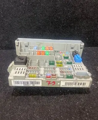BMW 3 E90 E91 Fuse module 6906621