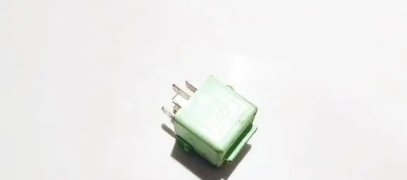 BMW 5 E39 Other relay 61368373700 v23134-k59-x312