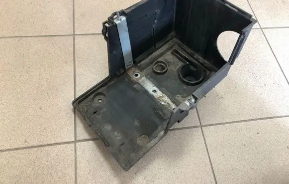 Battery tray