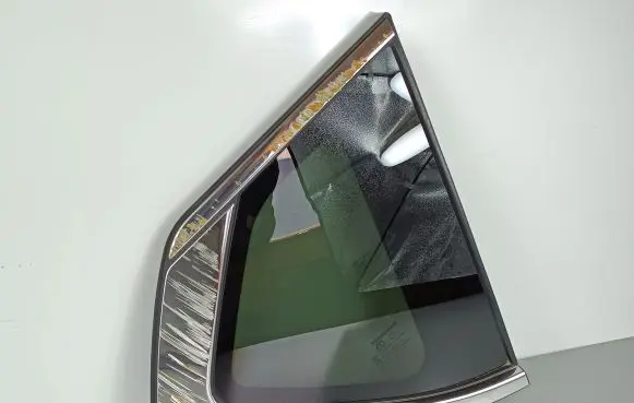SsangYong Rexton Rear side window