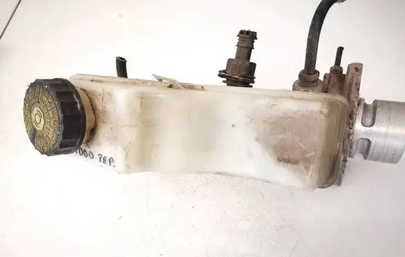 Toyota Avensis T250 Brake fluid reservoir 0204251172
