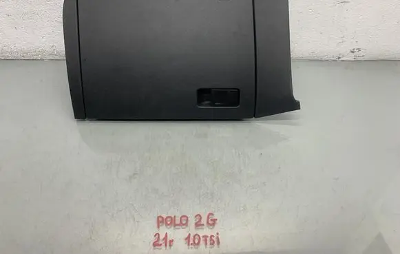 Volkswagen Polo VI Glove box