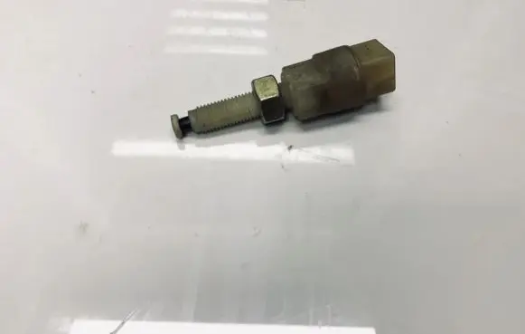 Volkswagen PASSAT B5 Brake pedal sensor switch 4a0945515a