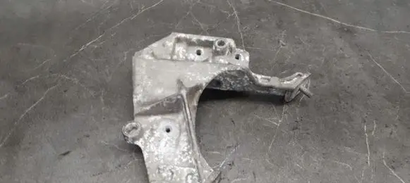 Citroen Xsara Picasso Engine mounting bracket 9635969880