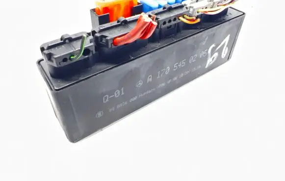 Mercedes-Benz SLK R170 Fuse module A1705450205