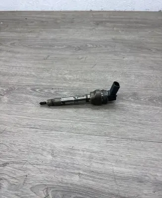 BMW 5 F10 F11 Fuel injector 0445110743 8514148