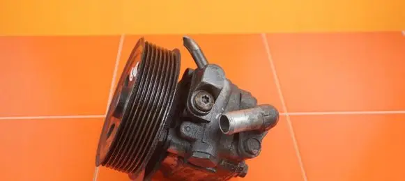 Land Rover Discovery 3 - LR3 Power steering pump QVB500620 8MB33