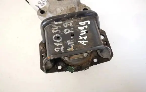 Citroen C4 I Engine mount bracket 9636583980