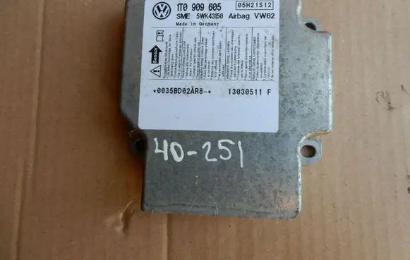 Volkswagen Touran I Airbag control unit/module 1T0909605 40251