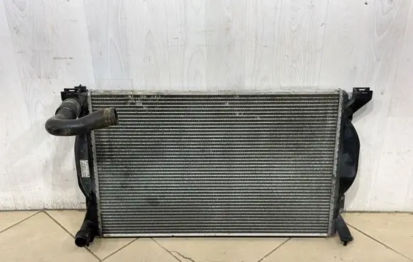 Audi A4 S4 B7 8E 8H Coolant radiator 8E0121251A