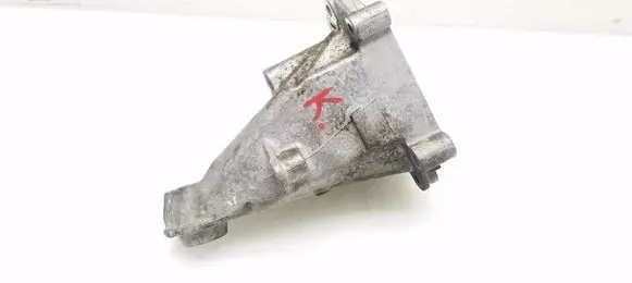 Mercedes-Benz C W204 Engine mounting bracket A2712232704