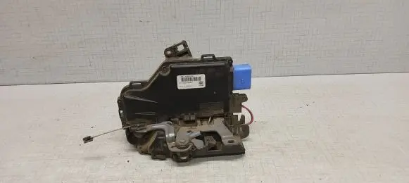 Volkswagen Caddy Front door lock 3D2837016D