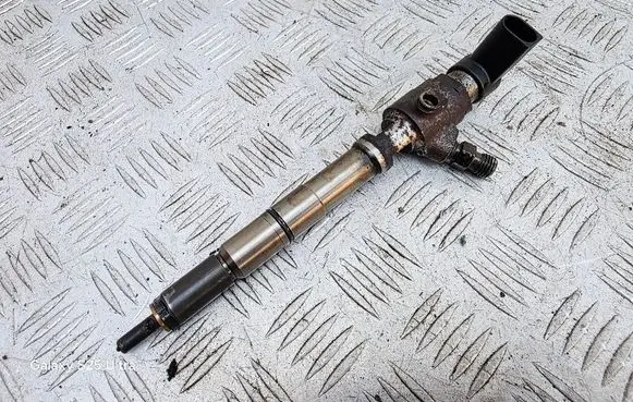 Fuel injector