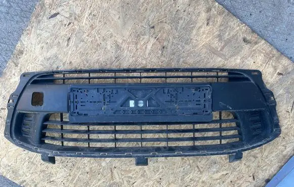 Citroen C4 I Front bumper upper radiator grill 9684506677 C4724091T