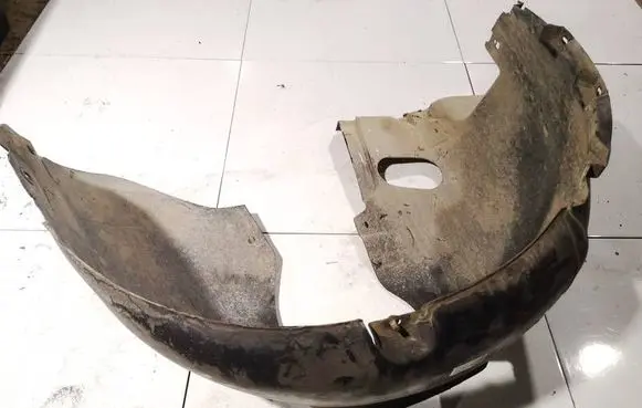 Front wheel arch liner splash guards