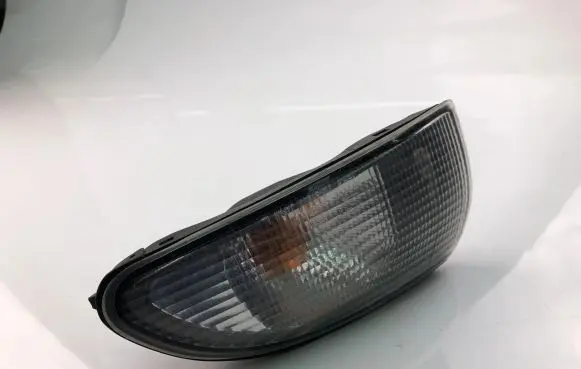 Front fender indicator light