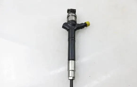 Toyota RAV 4 (XA30) Fuel injector 236700R020