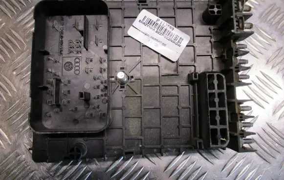Volkswagen PASSAT B6 Fuse box set 3C0937125