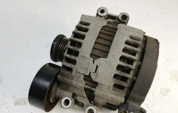 BMW 3 E90 E91 Generator/alternator 7550469