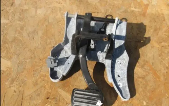 Porsche Cayenne (9PA) Brake pedal 7L0723031H