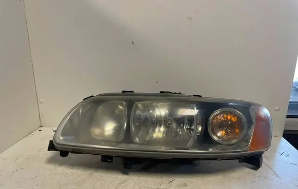 Volvo XC70 Headlight/headlamp 3731113L