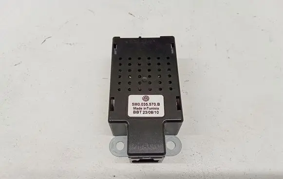 Volkswagen Golf VI Aerial antenna amplifier 5M0035570B