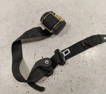 Middle seatbelt (rear)