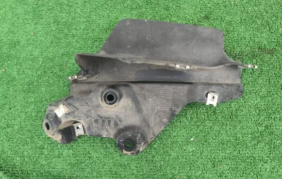 Audi Q7 4M Rear mudguard 4M0854815E
