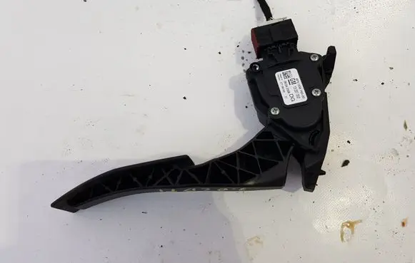 Opel Insignia A Accelerator throttle pedal 13237352