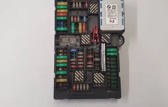 BMW 5 G30 G31 Fuse module 6837091 6992957 18B022AA0174