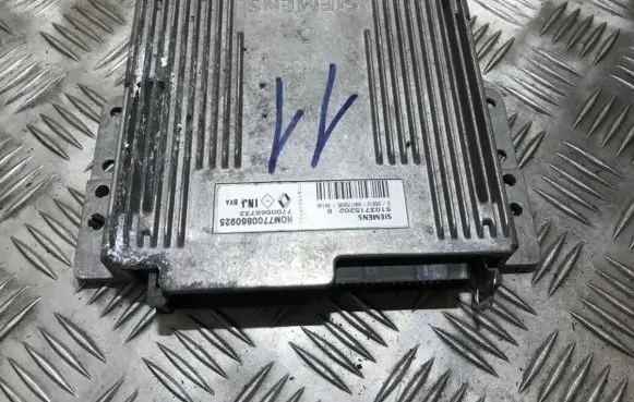 Renault Laguna I Engine control unit/module hom7700860925 7700868733