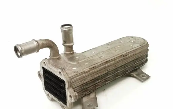 Volkswagen Jetta V EGR valve cooler 3210275 038131513AD